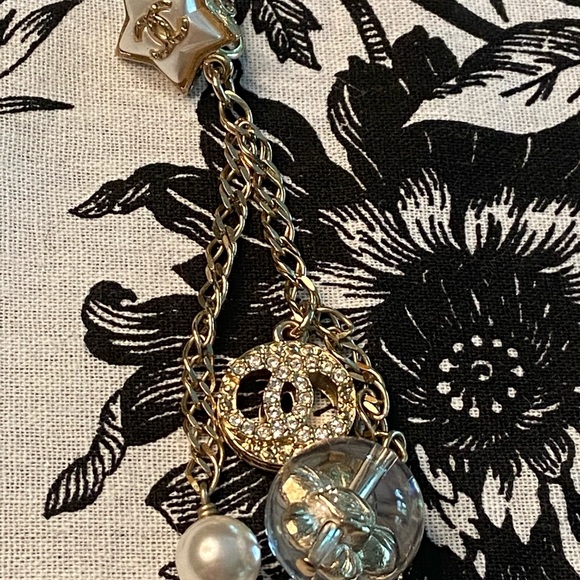 Authentic Chanel earrings - Picture 9 of 13